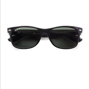 Ray-Ban 2132 Wayfarer